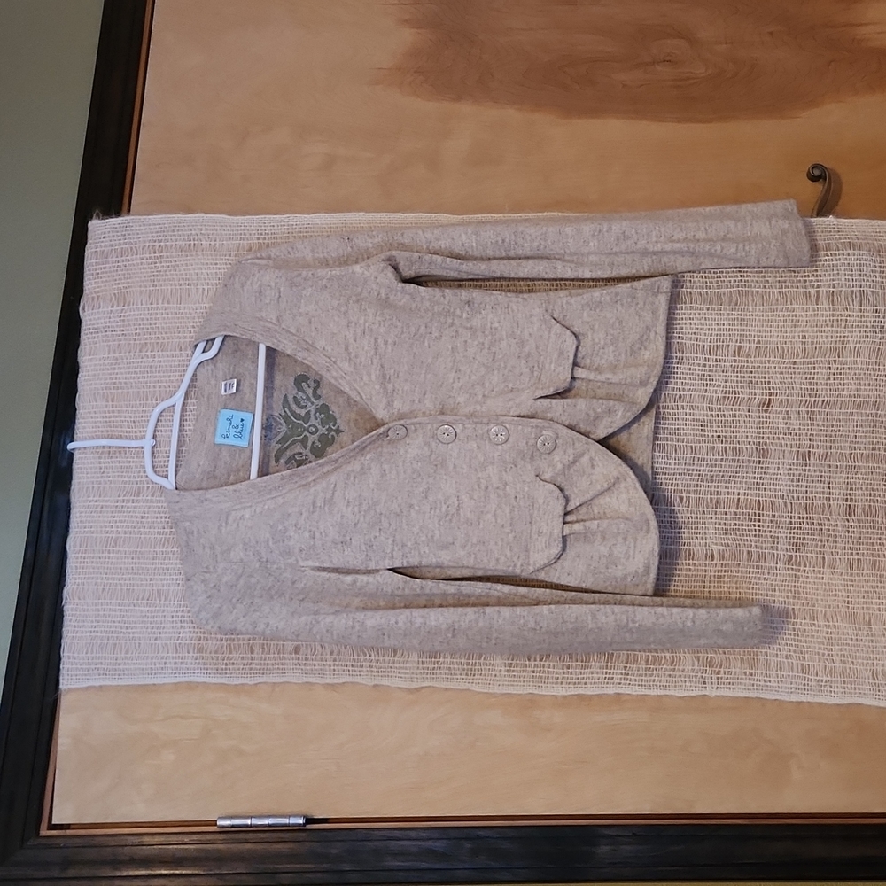 Cardigan sweater